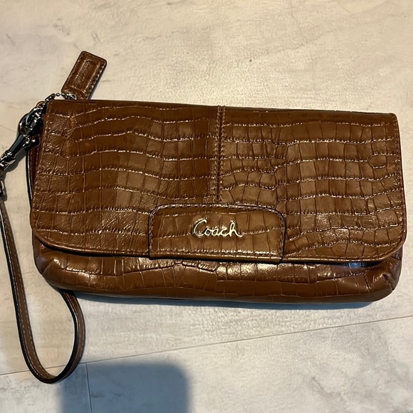 Coach  Vintage Ashley large Wristlet  Croc pattern Leather  brown /Silvertone - Picture 1 of 9